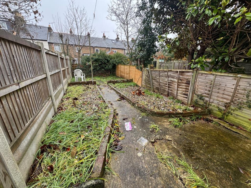 Lot: 161 - CITY CENTRE TERRACE HOUSE - Rear garden